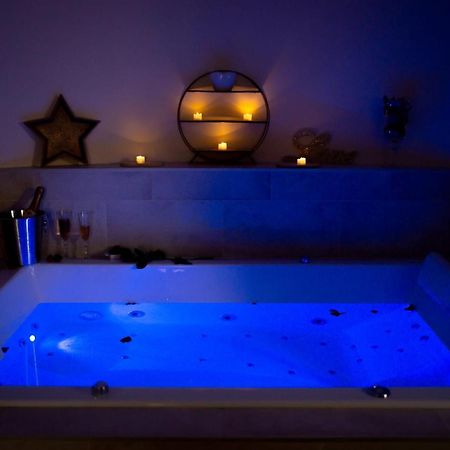 Le Mas Aux Amoureux , Suite Romantique Et Spa Le Barcarès Eksteriør billede