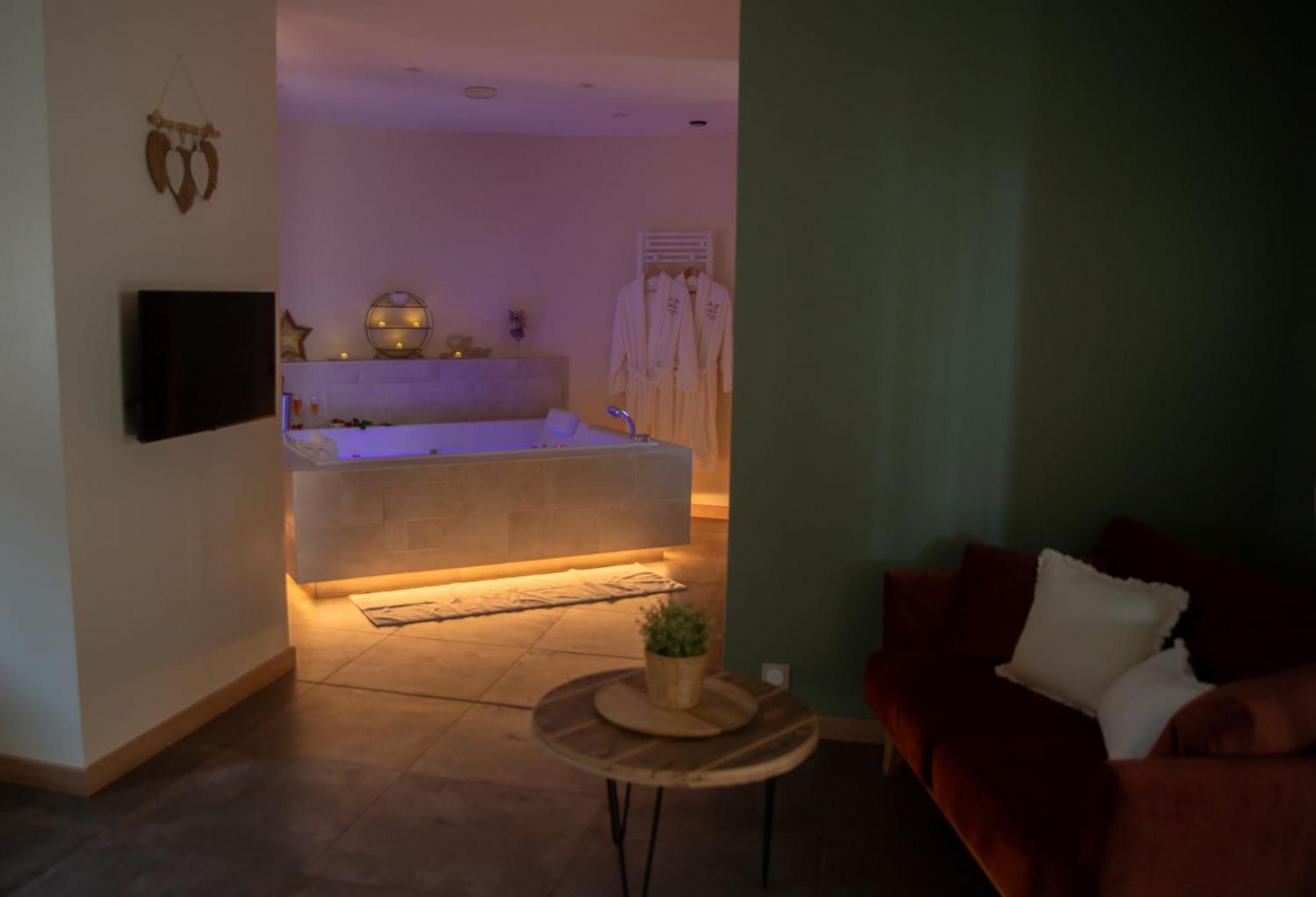 Le Mas Aux Amoureux , Suite Romantique Et Spa Le Barcarès Eksteriør billede