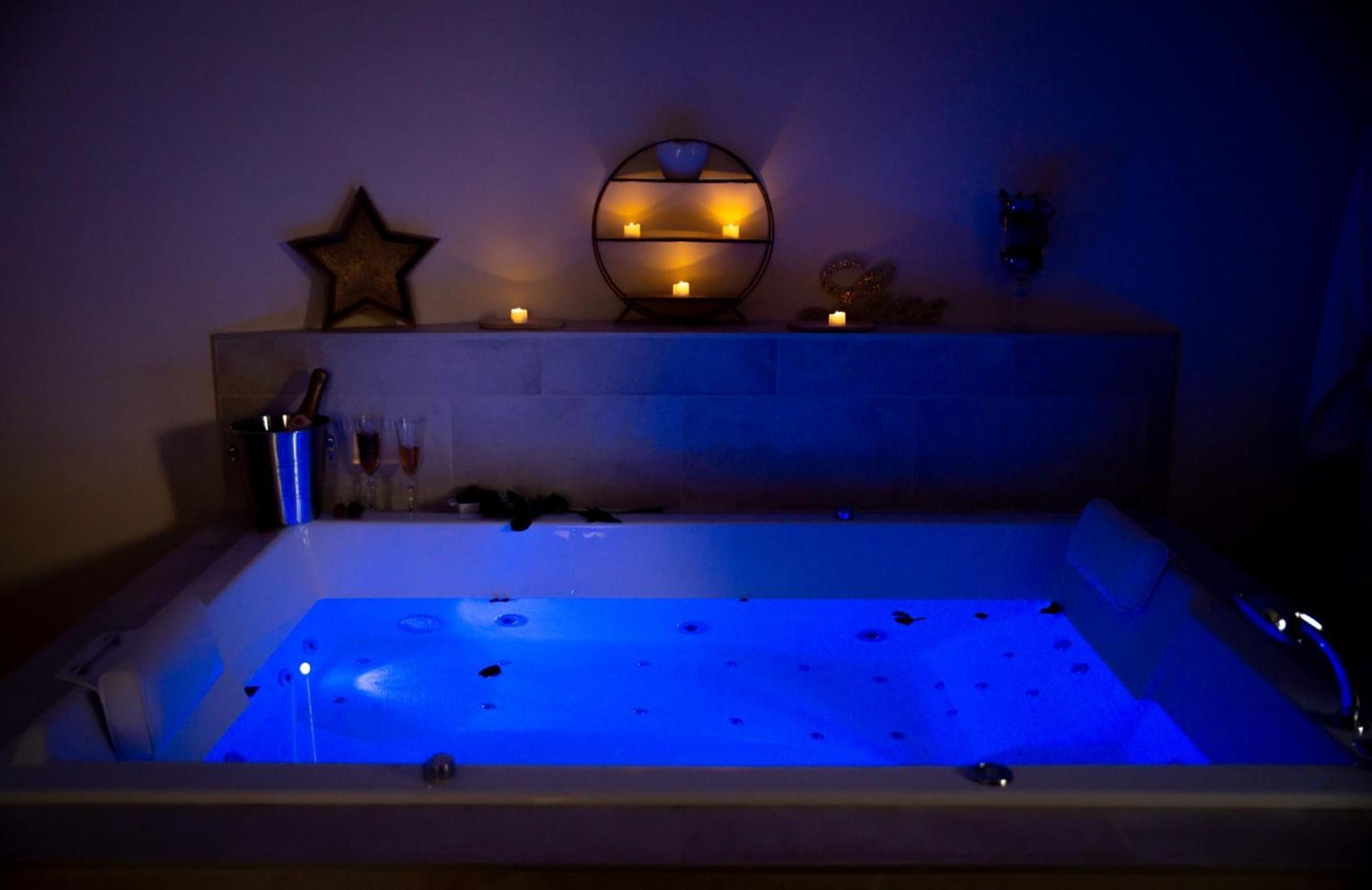 Le Mas Aux Amoureux , Suite Romantique Et Spa Le Barcarès Eksteriør billede