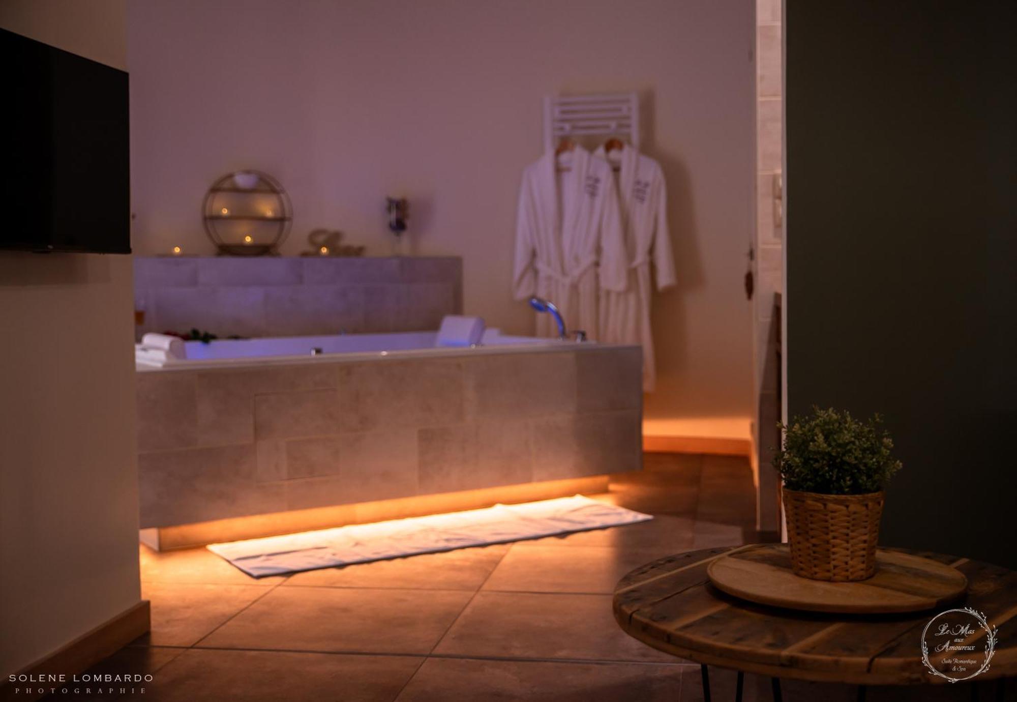 Le Mas Aux Amoureux , Suite Romantique Et Spa Le Barcarès Eksteriør billede